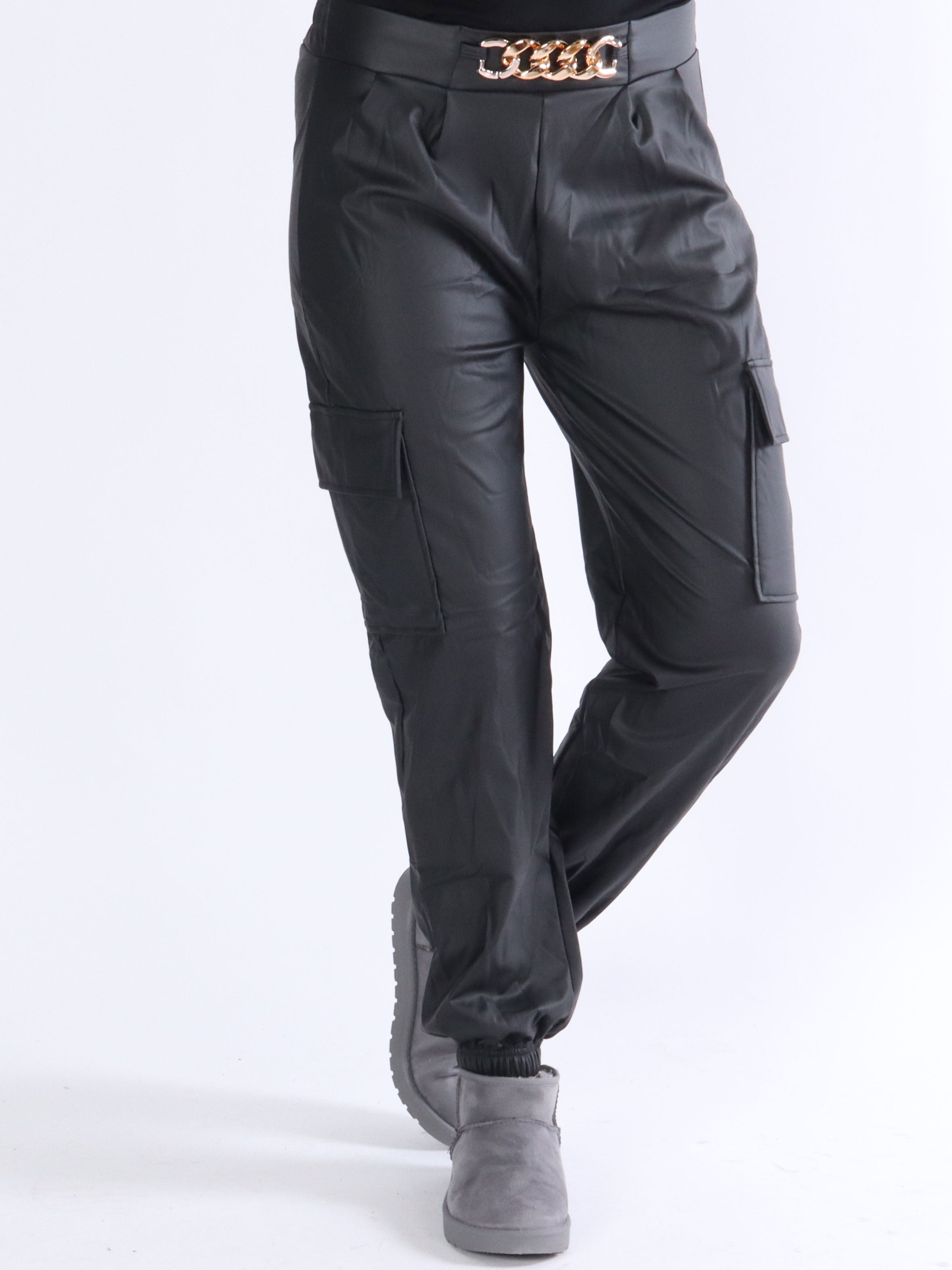 Barbara - Läderbyxor med guldkedja